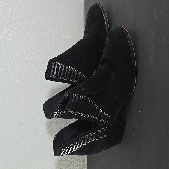 Vince Camuto Black Ankle Boots Size 8.5 - Picture 2 of 9